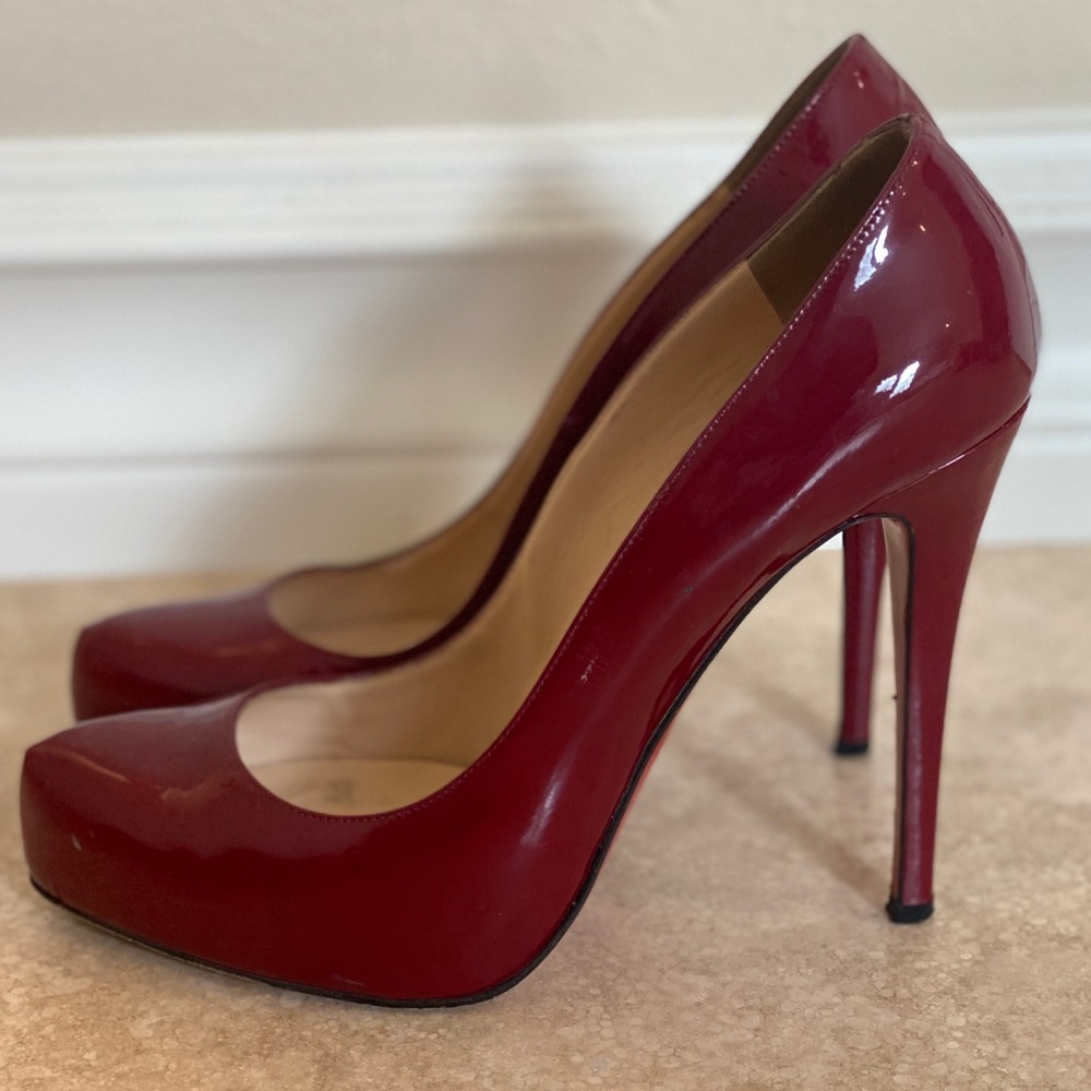 ❤️Christina Louboutin Red PUMPs - autographed!!❤️